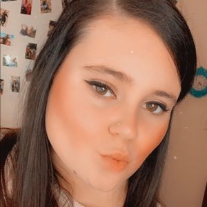 Meet your Posher, Hayley